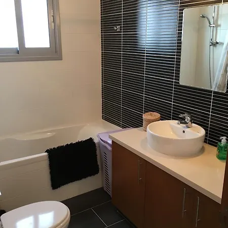Elegant Finikoudes Walking Distance Apartments. 拉纳卡