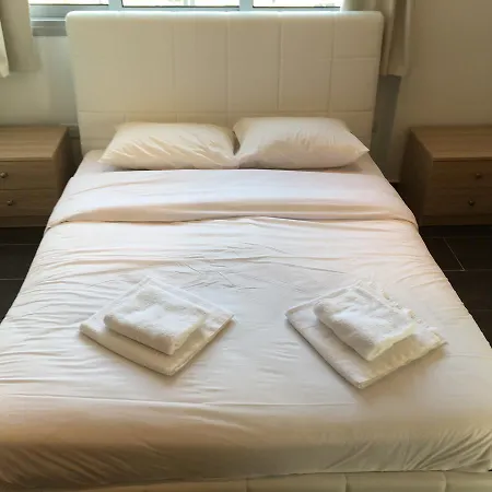 Elegant Finikoudes Walking Distance Apartments. Апартаменты *